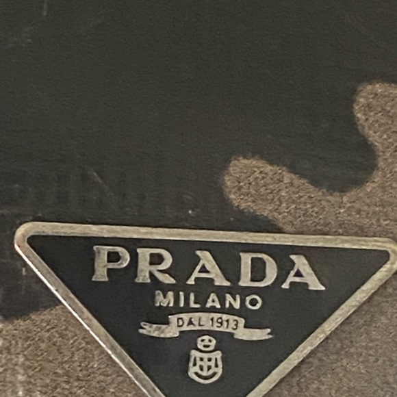 Authentic Men’s Prada Check Book/Cars Holder - Picture 3 of 12